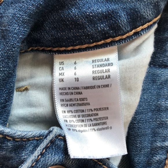 American Eagle TomGirl Distressed Jean - Picture 3 of 3